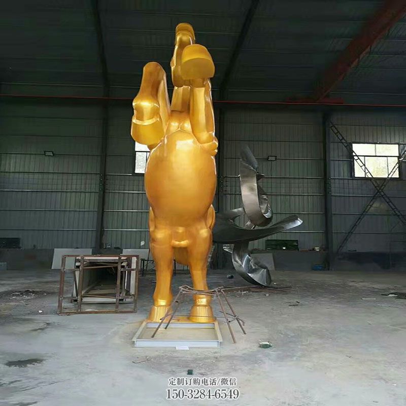 钢铸奔马雕塑 园林景观小品马类雕塑生产 地产精神堡垒铜奔马雕塑批发